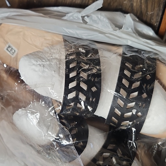 Sandals - Picture 5 of 5